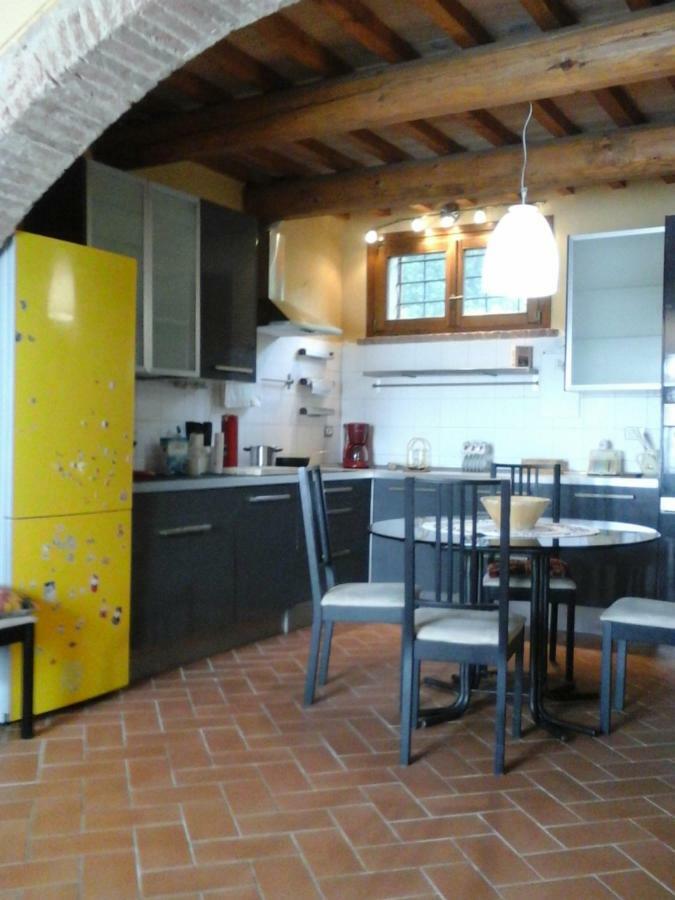 Casa Agostini Appartement Lari Buitenkant foto