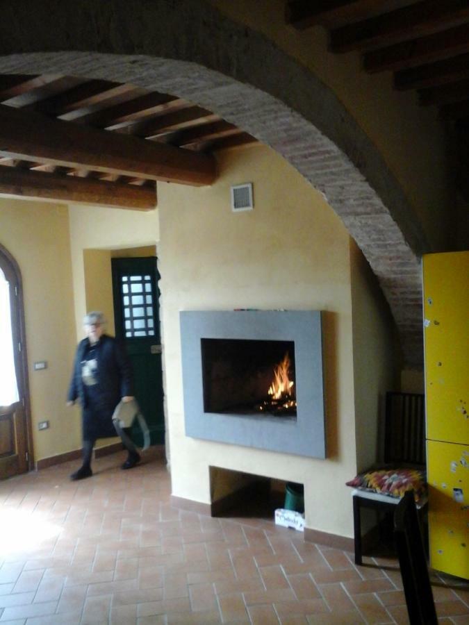 Casa Agostini Appartement Lari Buitenkant foto