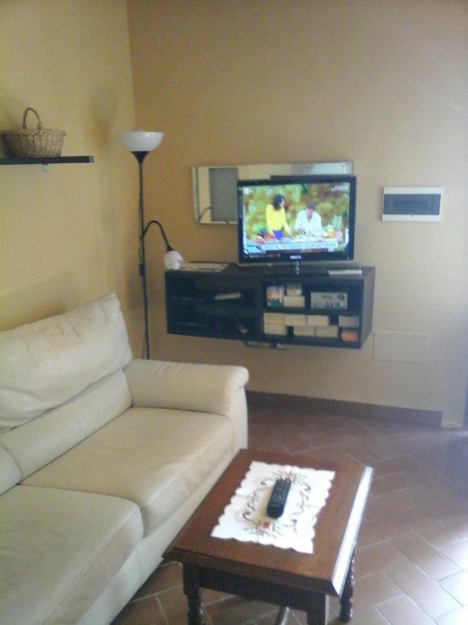 Casa Agostini Appartement Lari Buitenkant foto