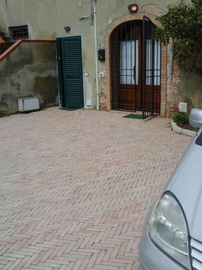 Casa Agostini Appartement Lari Buitenkant foto