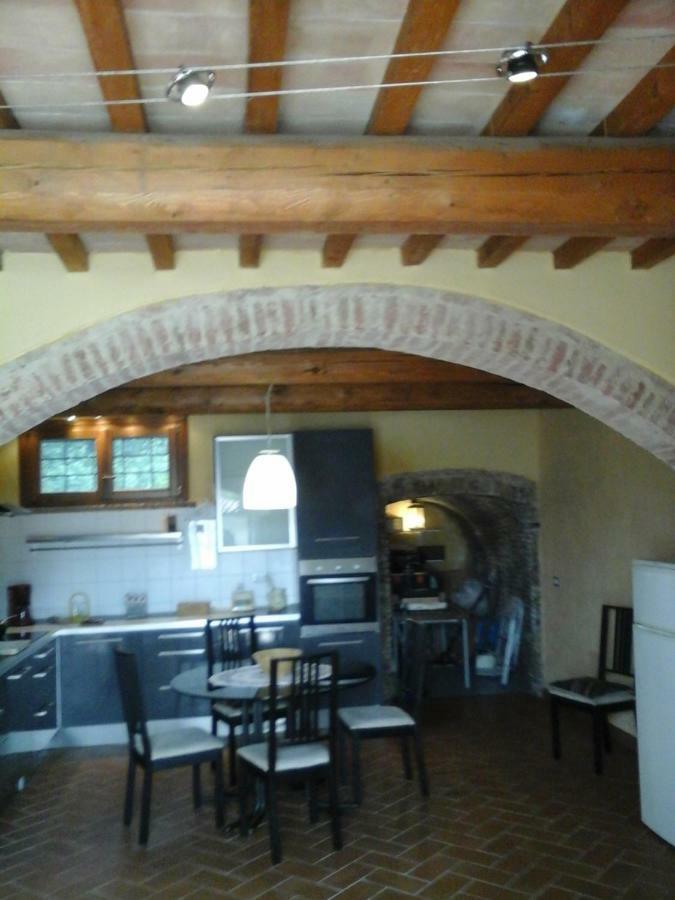 Casa Agostini Appartement Lari Buitenkant foto